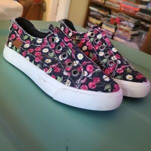 Blowfish Kids Black Cherry And Daisy Sneakers